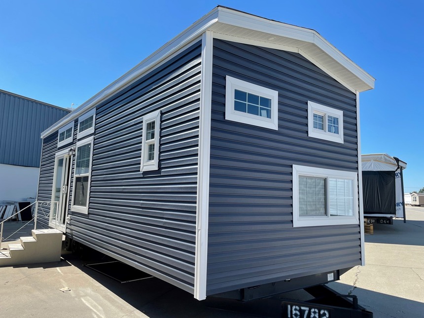 190012 PM Park Model from Fairmont Homes, a Cavco Company